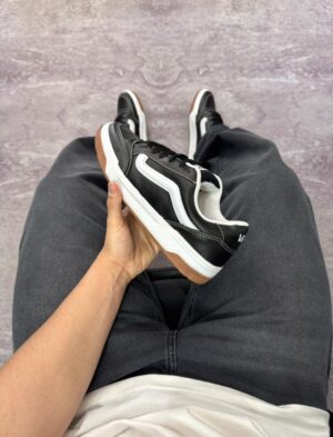 Zapatillas Urbanas VANS (Black & White)