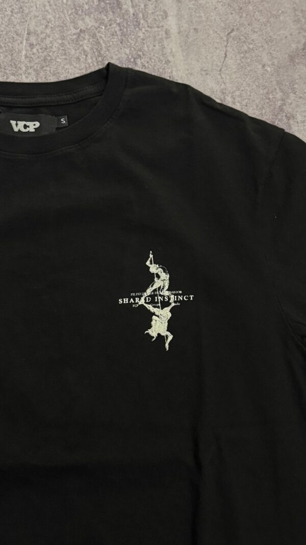 WhatsApp Image 2026-01-06 at 18.28.45 (23) Remera "SHARED INSTINCT"