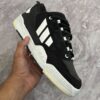 ZAPATILLAS ADI2000